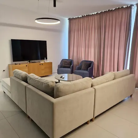 Apartment Circle & Drimades